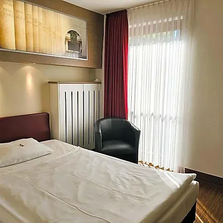 מלון Arvena Park 4*