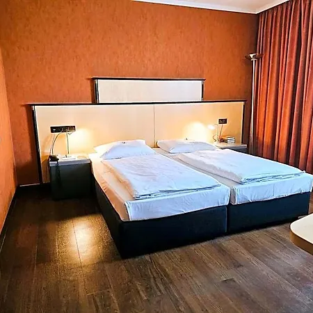 מלון Arvena Park 4*