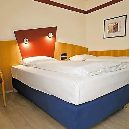 מלון Arvena Park 4*