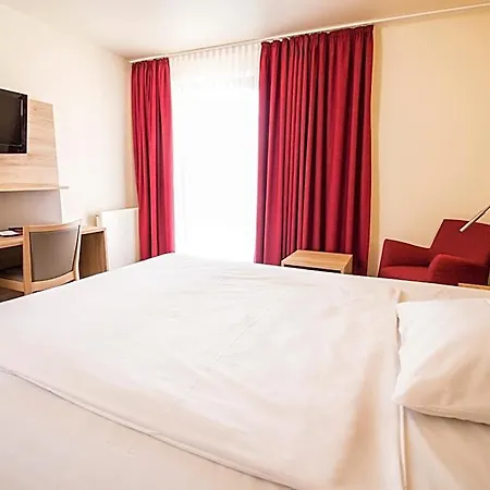 מלון Arvena Park 4*